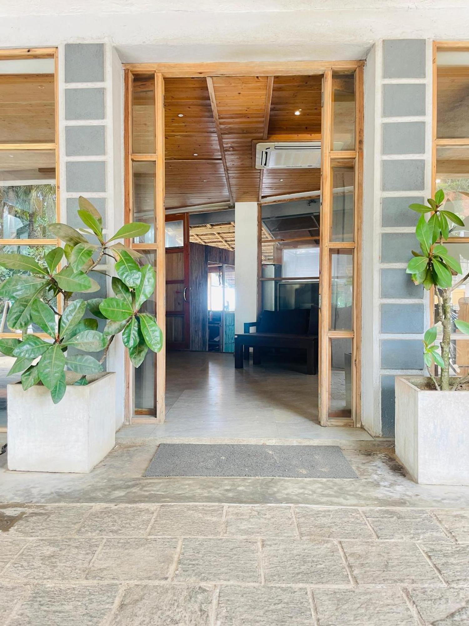 Suncoast Beach Hotel Mirissa Dış mekan fotoğraf