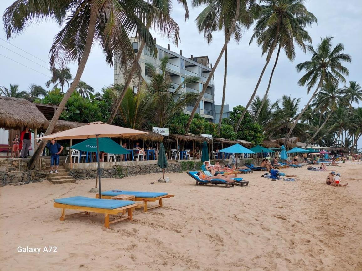 Suncoast Beach Hotel Mirissa Dış mekan fotoğraf