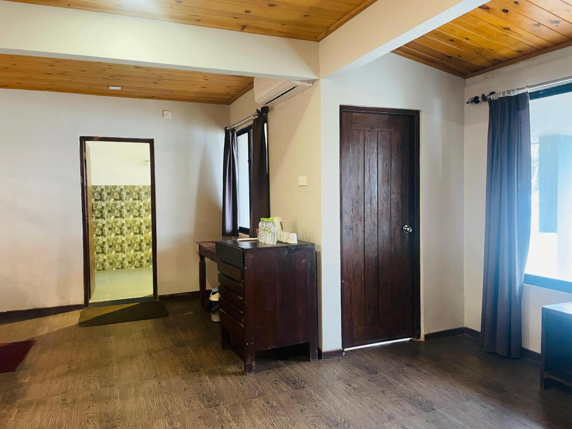 Suncoast Beach Hotel Mirissa Dış mekan fotoğraf
