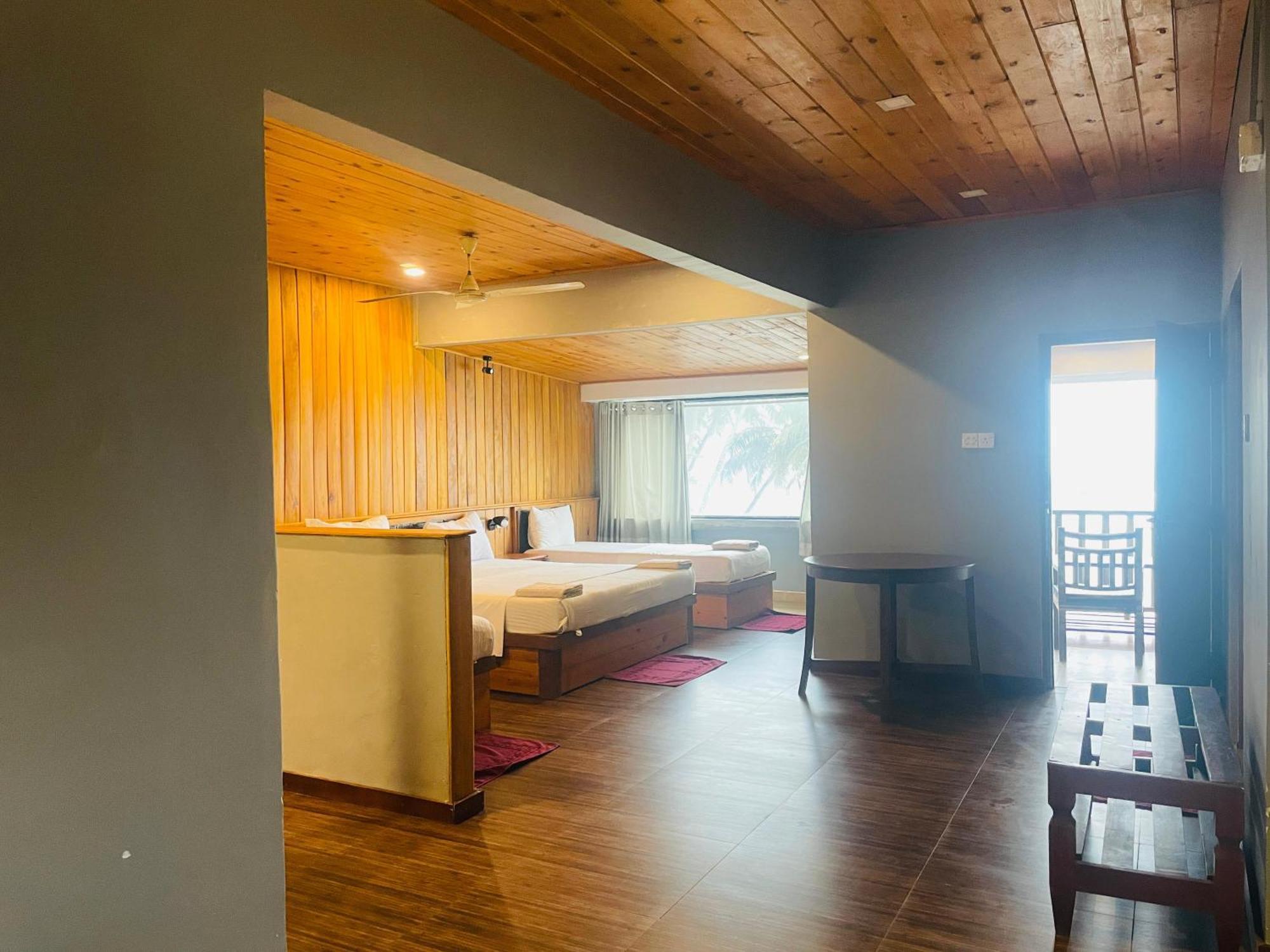 Suncoast Beach Hotel Mirissa Dış mekan fotoğraf