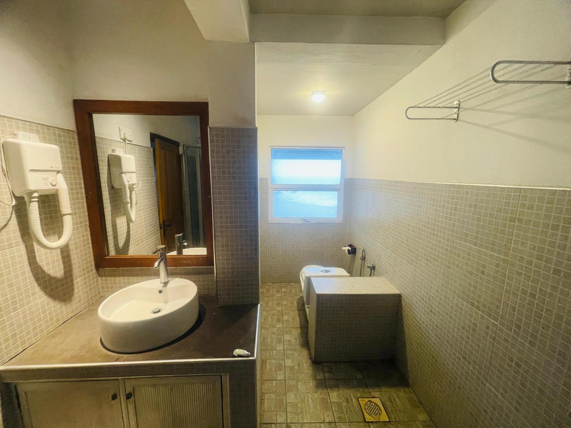 Suncoast Beach Hotel Mirissa Dış mekan fotoğraf