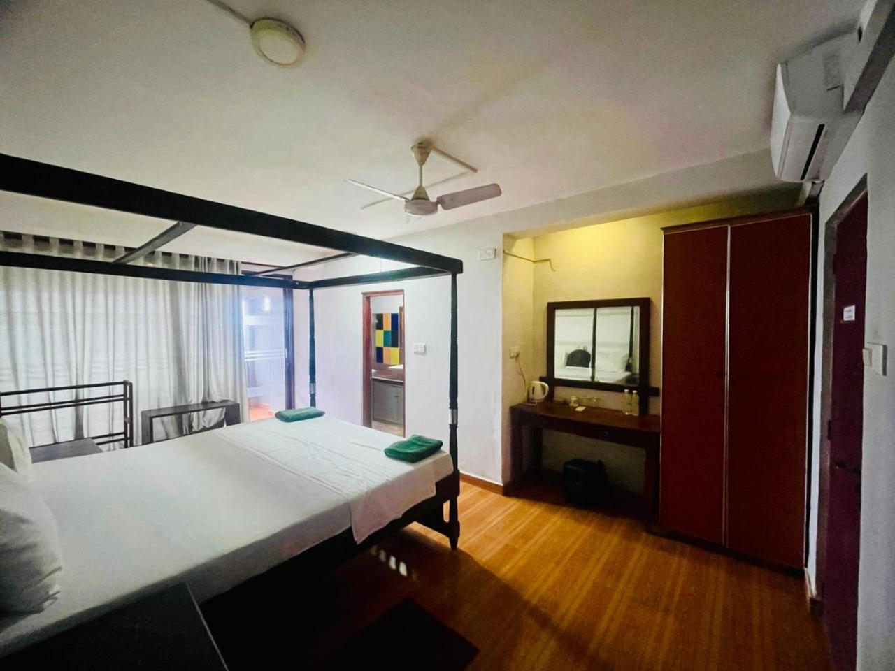 Suncoast Beach Hotel Mirissa Dış mekan fotoğraf