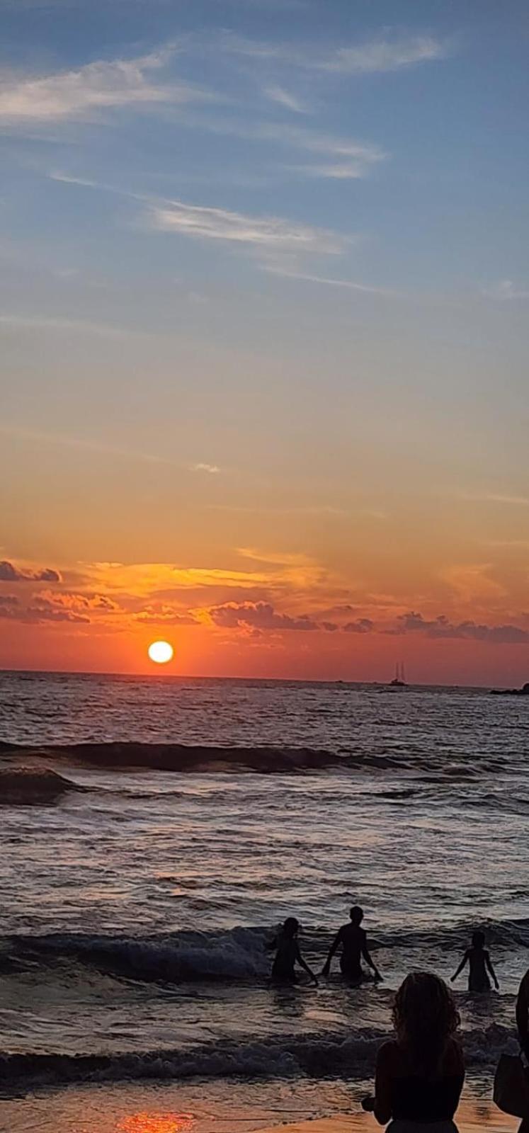 Suncoast Beach Hotel Mirissa Dış mekan fotoğraf
